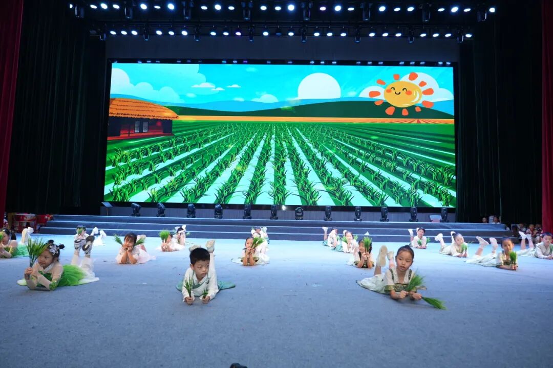 队徽闪耀伴成长童心逐梦向未来人大附中三亚学校六一文艺汇演圆满落幕_45.jpg