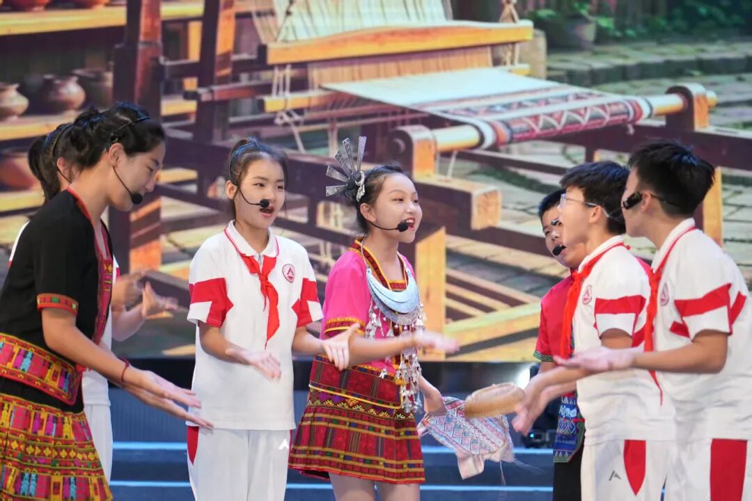 队徽闪耀伴成长童心逐梦向未来人大附中三亚学校六一文艺汇演圆满落幕_71.jpg