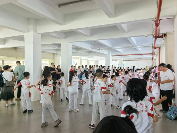 家校同心同行五育融合育人人大附中三亚学校小学部家长开放日活动_36.jpg
