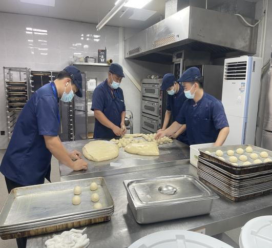 三餐暖心守护舌尖安心相伴走进人大附中三亚学校食堂_36.jpg