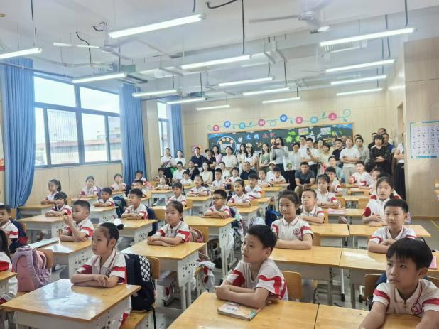 家校同心同行五育融合育人人大附中三亚学校小学部家长开放日活动_32.jpg