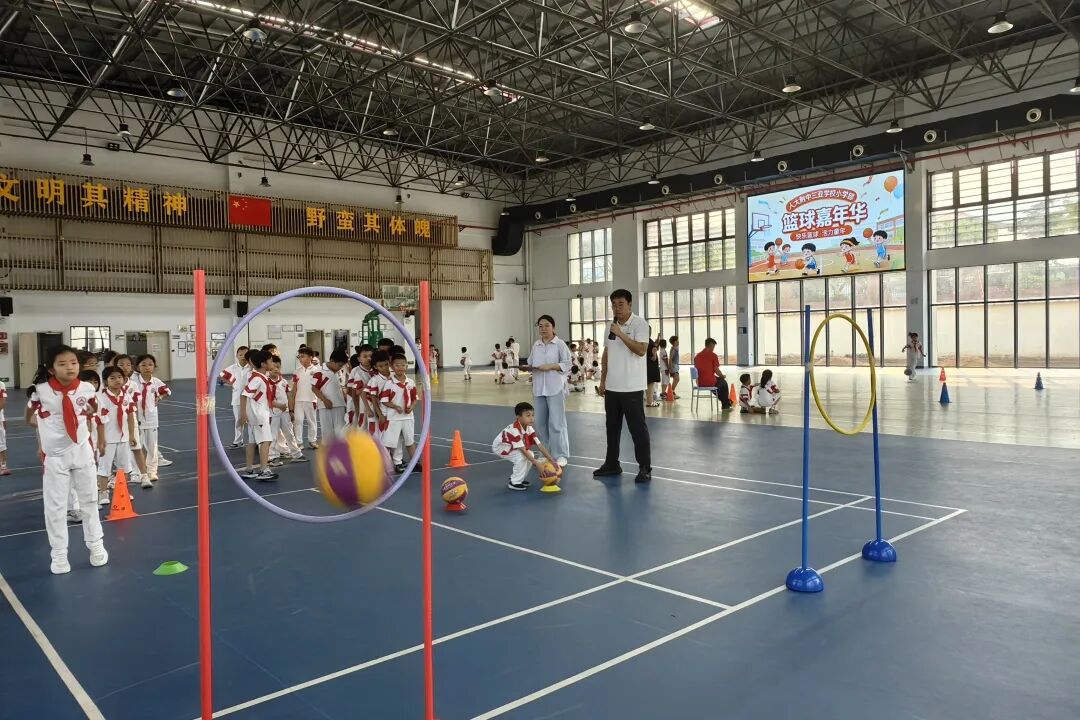 快乐篮球活力童年人大附中三亚学校小学部篮球嘉年华圆满落幕_41.jpg
