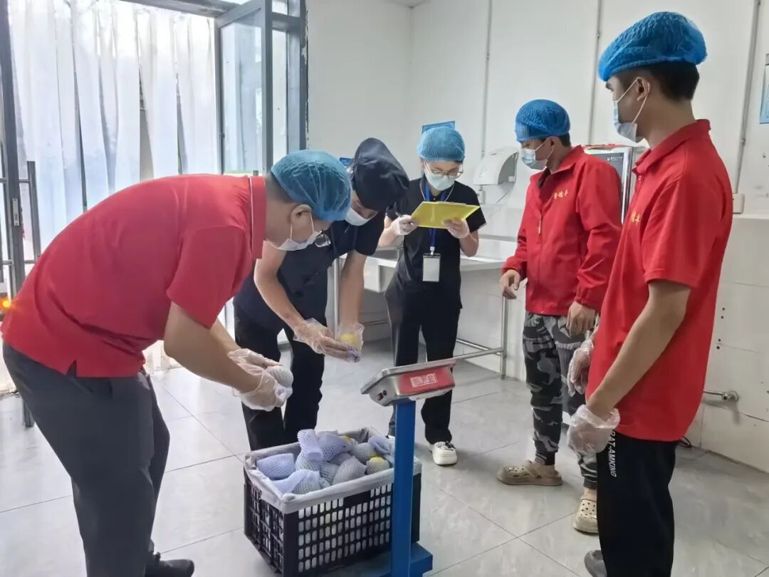 三餐暖心守护舌尖安心相伴走进人大附中三亚学校食堂_26.jpg