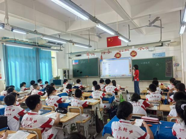 家校同心同行五育融合育人人大附中三亚学校小学部家长开放日活动_30.jpg