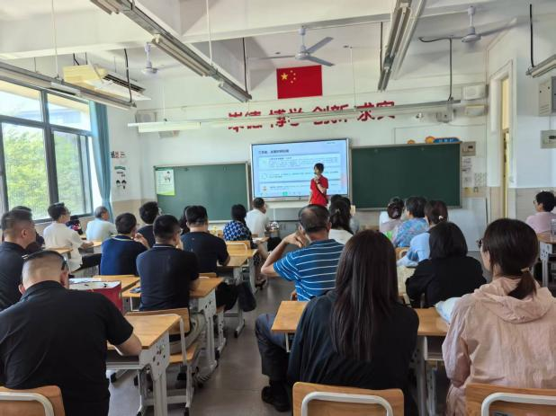家校同心同行五育融合育人人大附中三亚学校小学部家长开放日活动_73.jpg