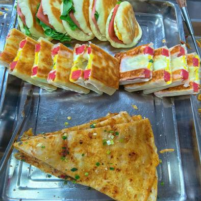 三餐暖心守护舌尖安心相伴走进人大附中三亚学校食堂_40.jpg