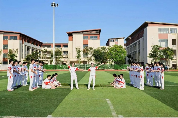 舞绽青春风采同心奔赴华章人大附中三亚学校高二年级集体舞展演_49.jpg