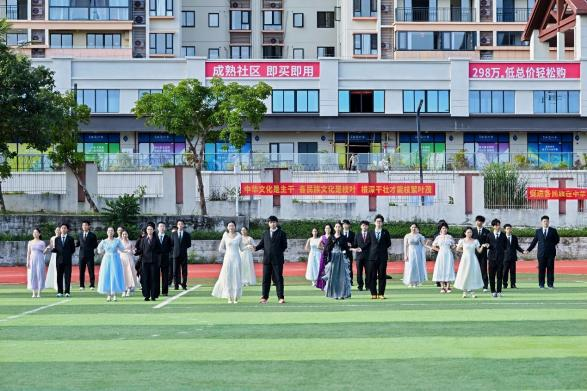 舞绽青春风采同心奔赴华章人大附中三亚学校高二年级集体舞展演_27.jpg