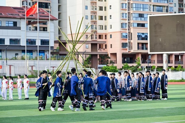 舞绽青春风采同心奔赴华章人大附中三亚学校高二年级集体舞展演_44.jpg