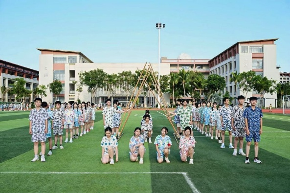 舞绽青春风采同心奔赴华章人大附中三亚学校高二年级集体舞展演_43.jpg