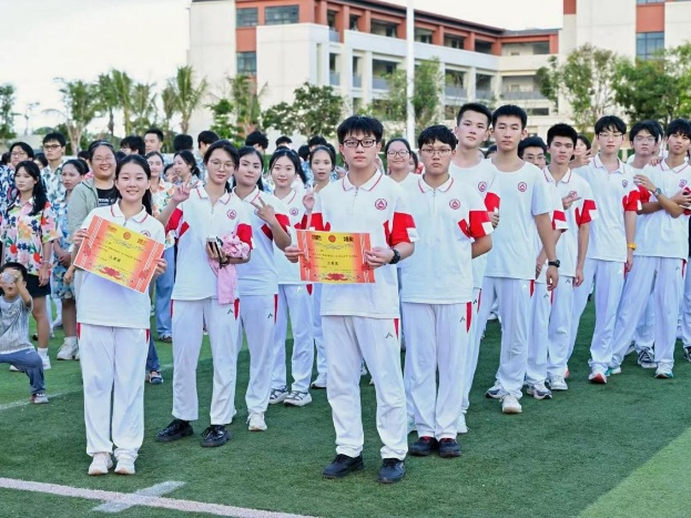 舞绽青春风采同心奔赴华章人大附中三亚学校高二年级集体舞展演_71.jpg
