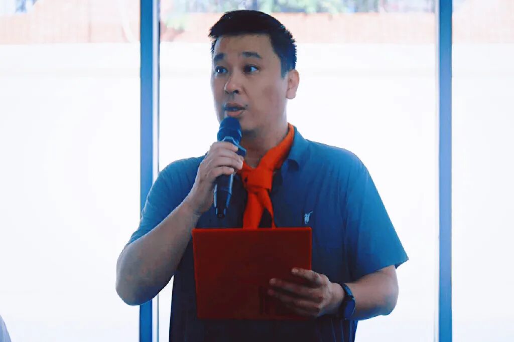 高举队旗跟党走做新时代好少年人大附中三亚学校举行2025级新队员入队仪式_46.jpg